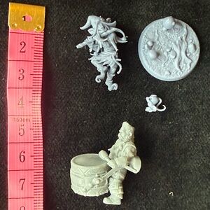 2 miniatures with base, 3D printed, roll play, D&D (J)